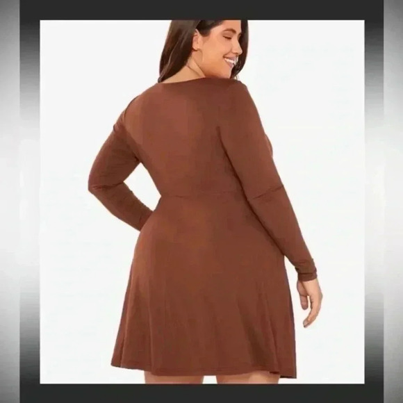 BNWT PLUS V-neck Long Sleeve Dress, Cafe Brown - Picture 4 of 7
